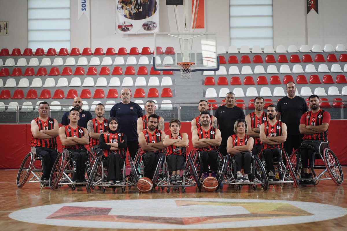 GaziantepFK's tweet photo. 👏 Engelsiz Şahinlerimiz, Tekerlekli Sandalye Basketbol Süper Ligi’nin 9. haftasında karşılaştığı Bağcılar Belediyesi’ni 61-76 yenerek dokuzda dokuz yaptı! #EngelsizŞahinler https://t.co/xPHpFEv3b0