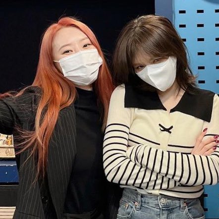 borarchives's tweet photo. sua imitating wendy’s pose 🥺 https://t.co/CvZw3QXPlV