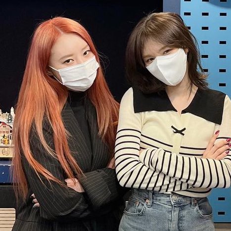 borarchives's tweet photo. sua imitating wendy’s pose 🥺 https://t.co/CvZw3QXPlV