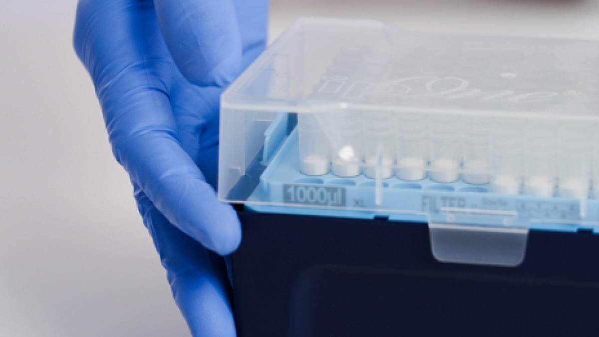 Gloves are essential for your laboratory work and worn throughout the day. That's why it's so important that a good sense of touch is maintained whilst wearing them! StarGuard® gloves provide the perfect fit &amp; feel. 👌🏼 

#gloves #laboratory #lab #lablife #biology #chemistry #PPE