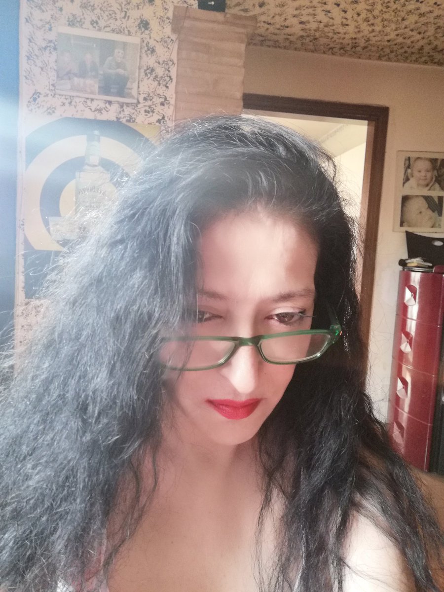 Maria70221974's tweet photo. https://t.co/2eRsM0IMbv
#Epifania chissà se stasera passa lei da me o passo io da lei 😏
😌🎶🍻🎸🖤🌹💋 https://t.co/ZDusGl0MQs