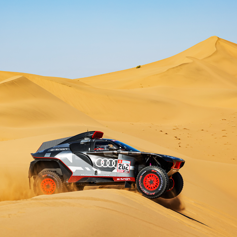 AudiCenterPalma's tweet photo. 🏁 Gran actuación de @CSainz_oficial y Lucas Cruz en su #Audi #RSQetron en el @dakar 🏁

A pesar de abrir pista, han terminado en tercera posición en la especial más larga de la carrera a solo 52 segundos del vencedor. ¡Seguimos!

#AudiCenterPalma
#Dakar2022 #AudiSpain https://t.co/vnhswMR2ji