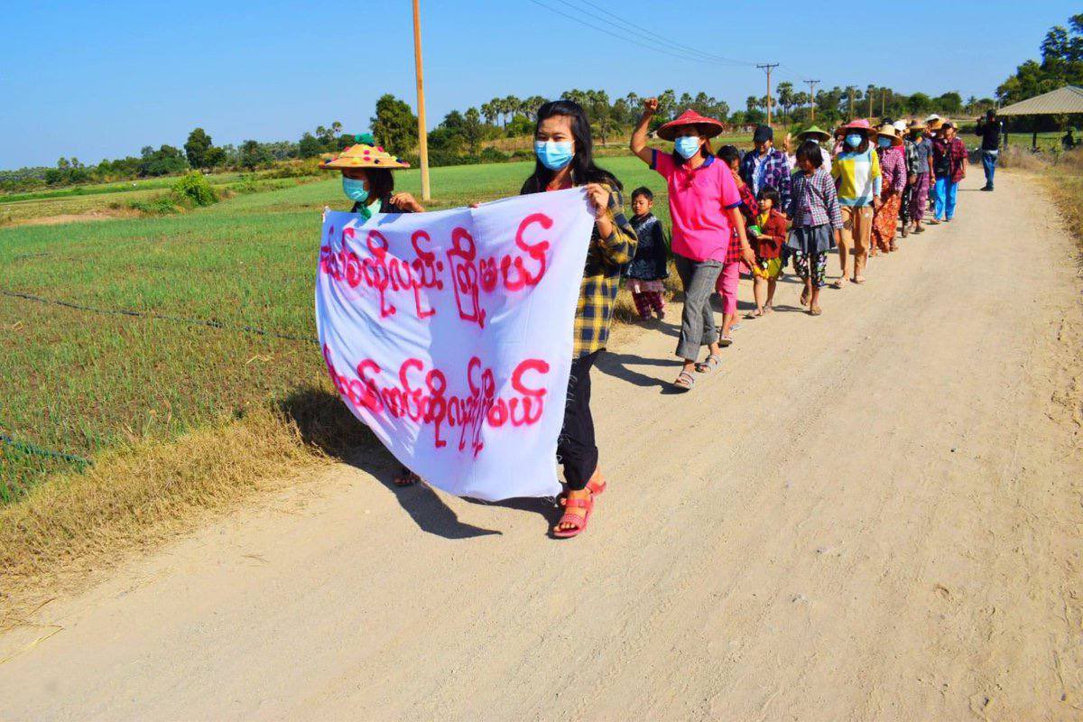 MayPaingTun3's tweet photo. Locals of eastern Yinmarpin &amp; northern Salingyi Tsp marched to overthrow Genocidal Military as 301st day of protest. #ASEANStopHunSen #2022Jan5Coup #WhatsHappeningInMyanmar https://t.co/xzT09lXw0S https://t.co/rbcTy1CMpR