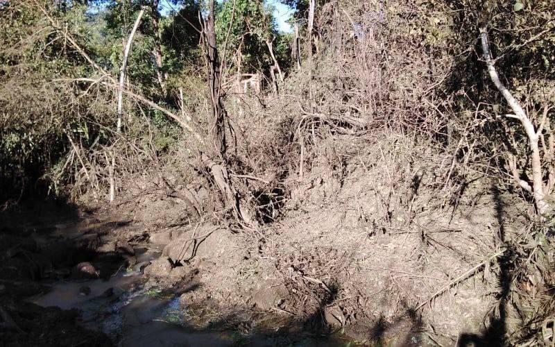 MayPaingTun3's tweet photo. Scene after SAC launched offensive airstrikes with 3 military helicopters in Lalhtophoe village, DweLoe Tsp. School &amp; regional hospital are also destroyed. #ASEANStopHunSen #2022Jan5Coup #WhatsHappeningInMyanmar https://t.co/lTrTnPvtGv https://t.co/KGngauL272