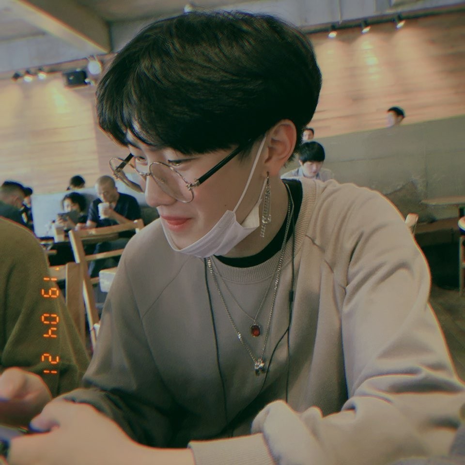 p_sache's tweet photo. @han_jinsol @PNATION_LOUD He has had this necklace since 2019 https://t.co/85xqGliDHi