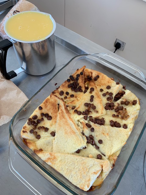 springfieldpru's tweet photo. Students made bread and butter pudding for lunch time dessert today, using up our bread-stock !
#lesswaste #helpingtheplanet #sprfood #sprBTEC https://t.co/ZZRfQ0WD8k