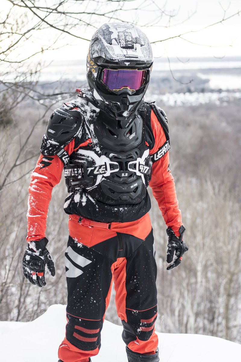 UltorMerrick's tweet photo. Snowbiker in the field🥶
I could use a warm up 😝🤫
📷 @PupZakos https://t.co/OzwPCl9ffg