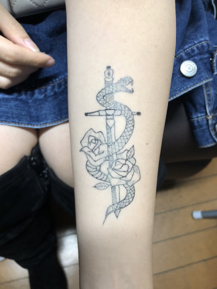 zero_tatoo's tweet photo. 2週間で消えるジャグアタトゥー@ZERO
気になったらDMください♪
#2weektattoo
#temporarytattoo
#ジャグアタトゥー沖縄
#那覇
#国際通り
#沖縄
#インフルエンサー
#芸能人が来る店
当店はジャグアタトゥーもタトゥーも両方できます https://t.co/G7Wjp7813E