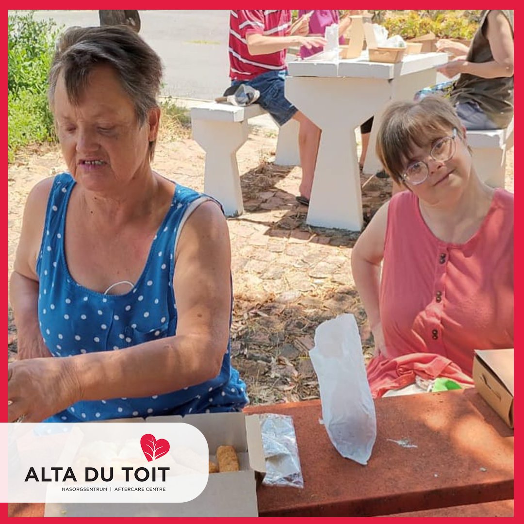 AltaSorg1's tweet photo. // Vakansie Program // ✨

En so sluit ons die vakansie program af...
Met 'n heerlike piekniek by Alta du Toit, in die buite lug, waar ons lekker saam gekuier het!

#altadutoit #altadutoitsentrum #altakliente #vakansieprogram #piekniek #piekniek2022 https://t.co/VpSqrXHRhb