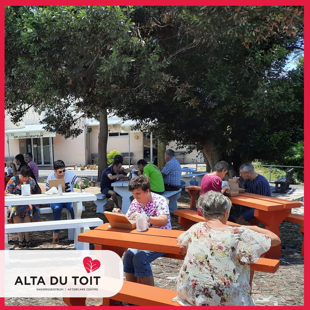 // Vakansie Program // ✨

En so sluit ons die vakansie program af...
Met 'n heerlike piekniek by Alta du Toit, in die buite lug, waar ons lekker saam gekuier het!

#altadutoit #altadutoitsentrum #altakliente #vakansieprogram #piekniek #piekniek2022