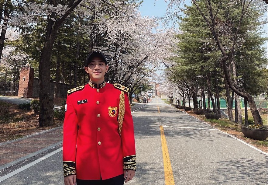 PromoteTheRose's tweet photo. [OFFICIAL] (@/parclassic) 
Instagram Update with #DOJOON (01/05/22)

📎https://t.co/EaYFhipW3n

#TheRose #더로즈 #도준 #RedRoseDojoonIsBack #WELCOMEBACK_DOJOON 
@TheRoseSound @TheRose_0803 https://t.co/7qkKwvILHD