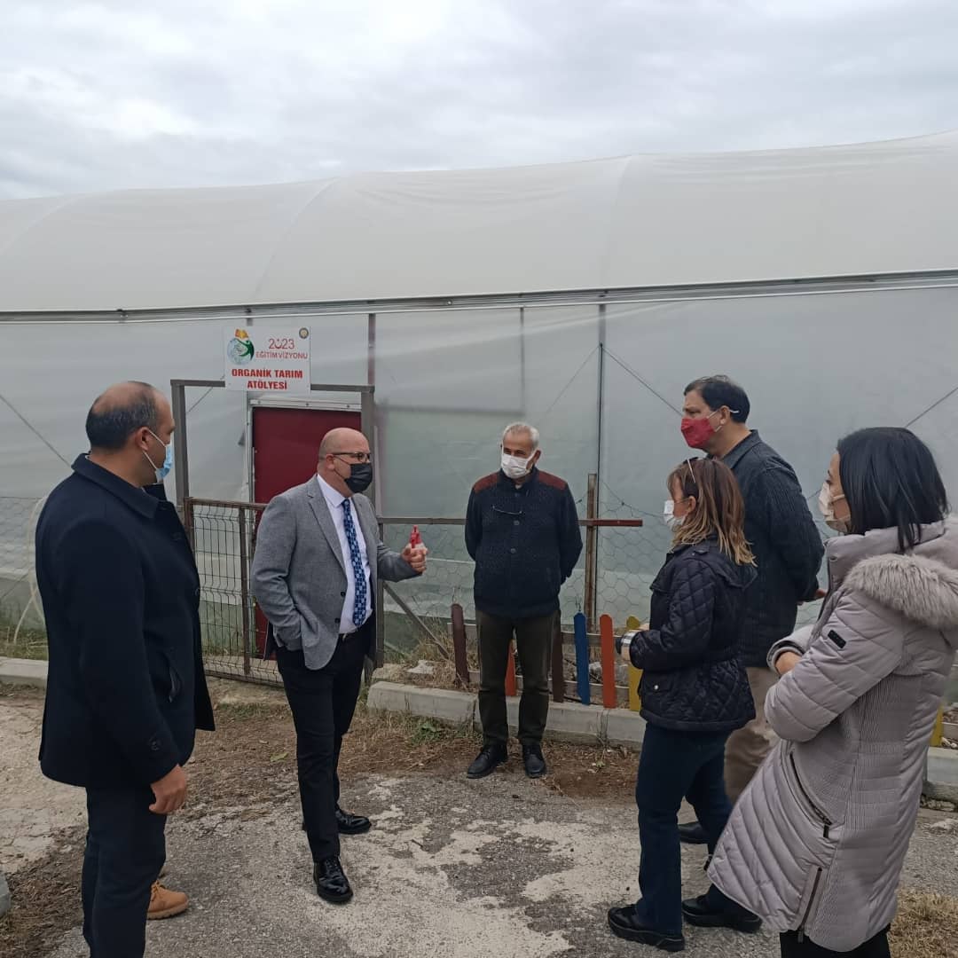 İl MEM Şb Müd. İ. Sabit Memiş, İlçe MEM Şb Müd. Erdoğan Tekin eşliğinde Tarsus Amerikan Koleji Başdanışmanı Mr. Eric Trujillo öğretmen ve öğrencileriyle birlikte okul kütüphanemize kitap yardımında bulundular. Teşekkürler. <a href="/MersinMEM/">Mersin İl Millî Eğitim Müdürlüğü</a>  <a href="/YusufAcikyoruk/">Yusuf AÇIKYÖRÜK</a> <a href="/AdemKoca46/">Adem Koca</a> <a href="/tarsusamerican/">Tarsus American College</a>