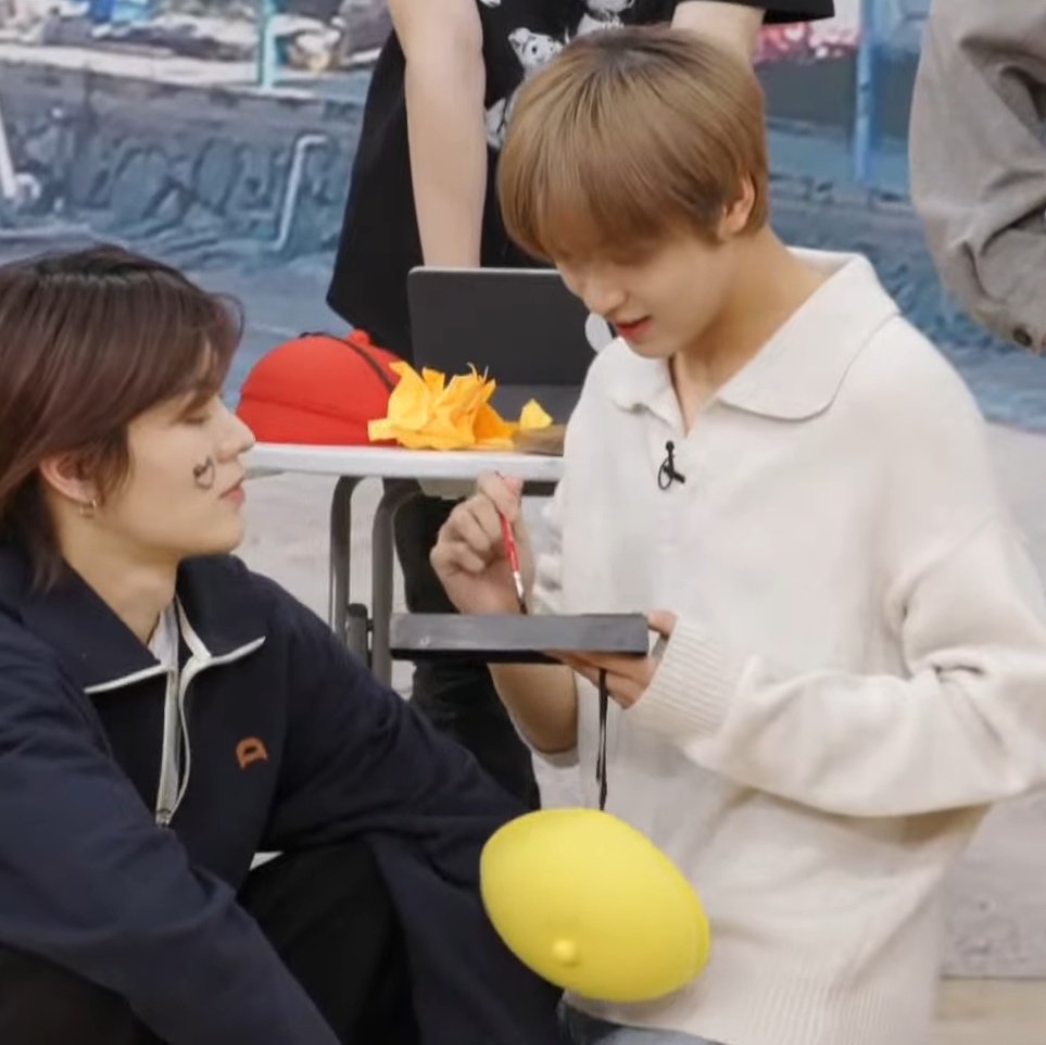 ชั่วโมงศิลปะอนุบาลหมีน้อยแต่ดูหน้ายูตะ55555555555555555555555555555555555