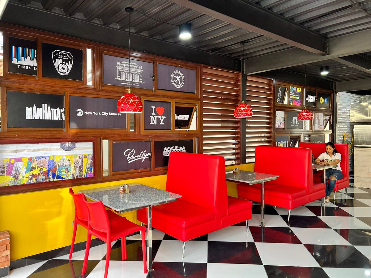 AdecorRD's tweet photo. ¡Saludando al miércoles! 

Mocanos, un pedazo de New York ya está en Moca. Nuestro establecimiento miembro 212 NY Pizza (@212nypizza) abrió su nueva tienda en la Calle Córdoba casi esquina Morillo, Moca. 🇩🇴🎉

#Adecor #MiembrosAdecor #212nypizza #RestaurantesRD #Moca https://t.co/bKoueibn5C