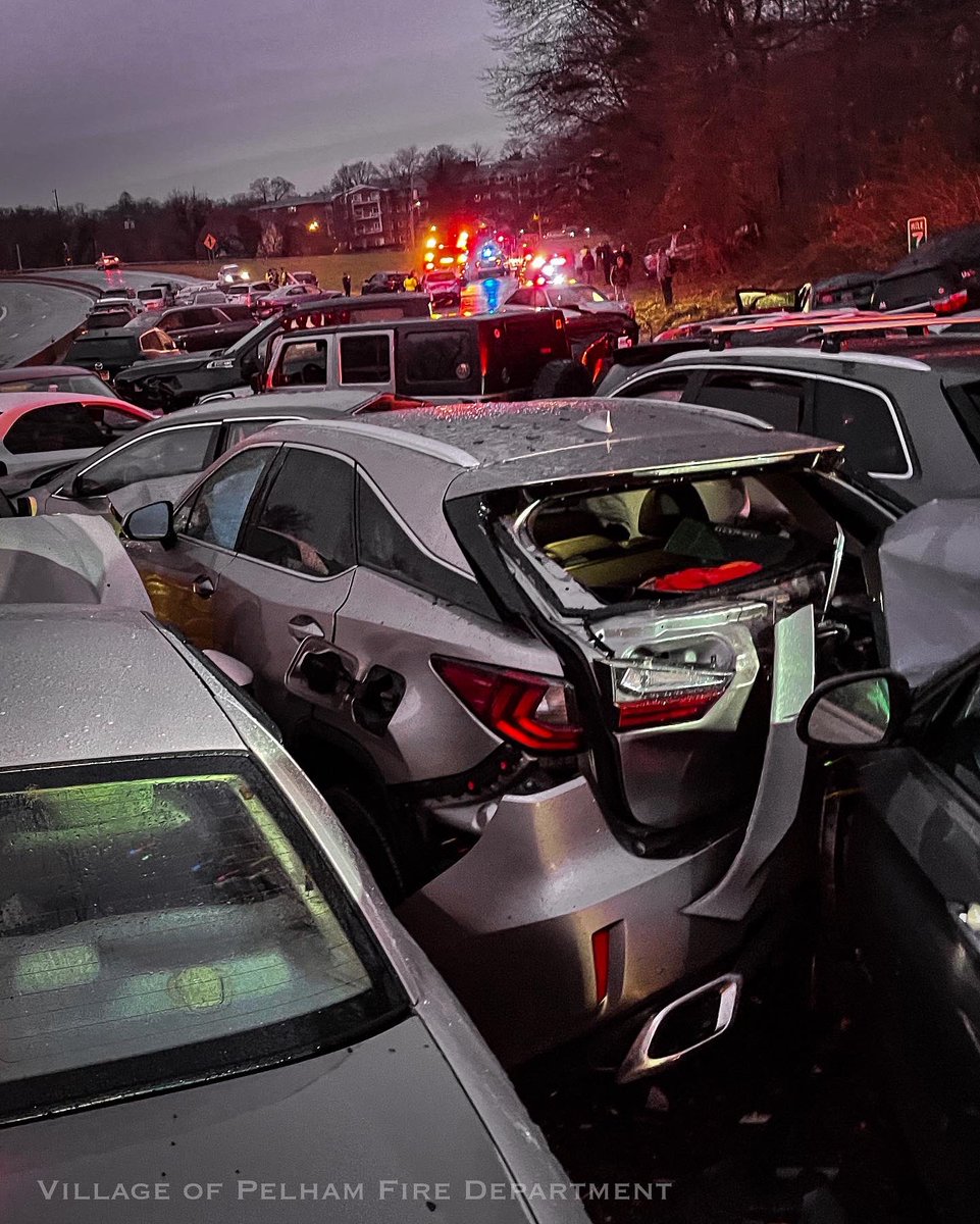 At 5:45 this morning members responded to the #hutchinsonriverparkway North Bound for a multi-vehicle accident.  See our FB and IG pages for more info.

Great work by all agencies involved. 

instagram.com/villageofpelha…