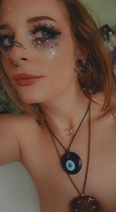 Took me over an hour to get ready to make content bc of makeup/hair and now I no longer have time anymore