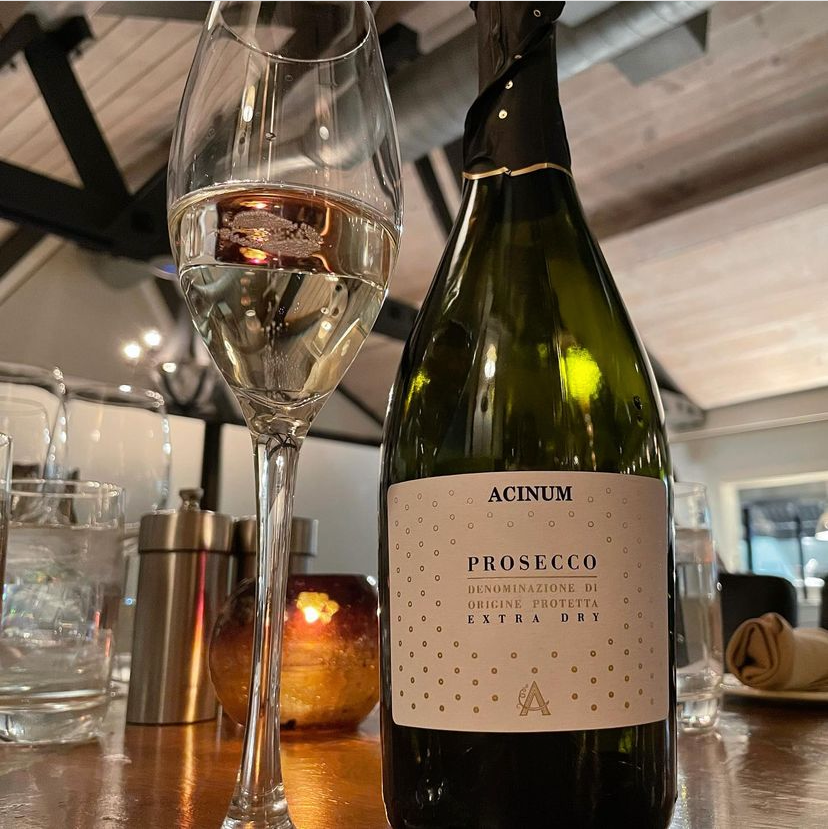 ViasWine's tweet photo. Happy Wine Wednesday! @acinumwine 🍾 https://t.co/kwe2sKO9JG