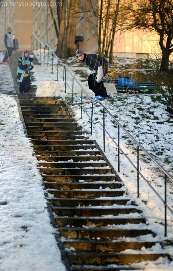 litart_nft's tweet photo. Let’s hit the streets
#StreetArt #freeskiing #CityShred #NightRide https://t.co/GwzlPnX344