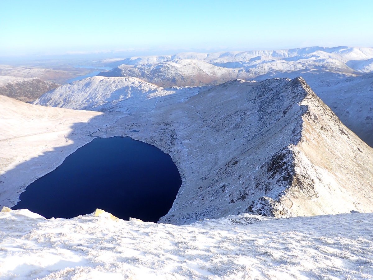 Looking out over #redtarn and #stridingedge from the summit of #Helvellyn today. -4°C on the tops and around -10°C windchill with more snow in the forecast tomorrow! Wes
