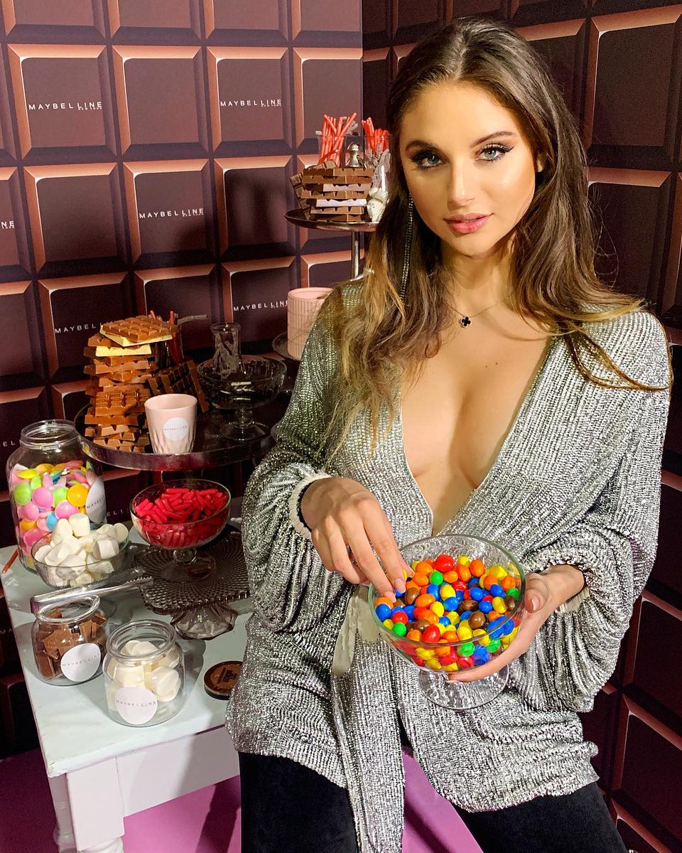 badoucom's tweet photo. There is no complete feminism in this world. Only when fate is in your own hands, you can become stronger, make more money, dress yourself well, and realize the freedom of wealth to have a chance to talk about the game of power. https://t.co/3NK01VJ021