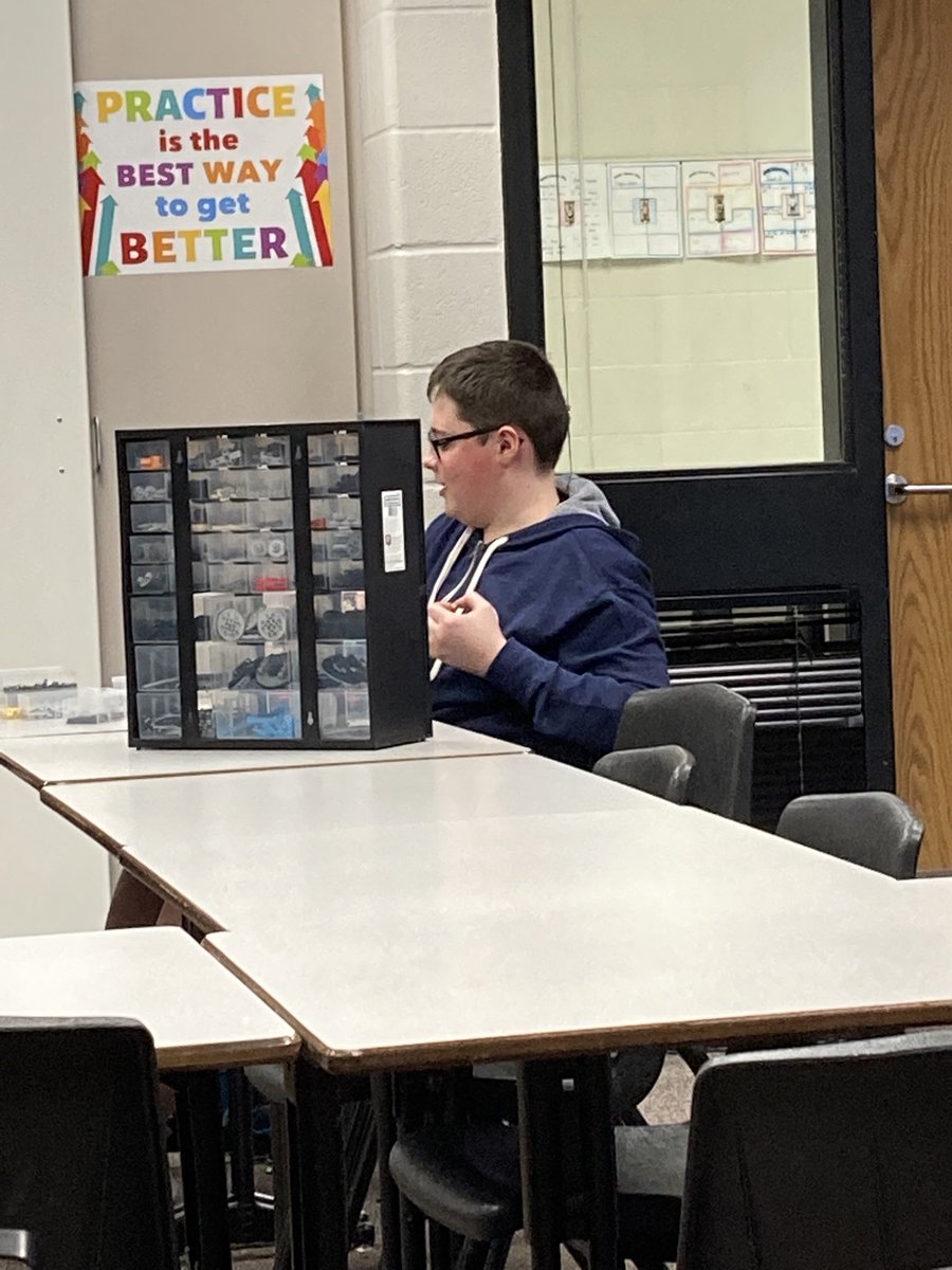 amymcordova's tweet image. We’re applying everything we’ve learned about Legos as we prepare to battle our SumoBots. #reallifelearning #coding #highlevelthinking