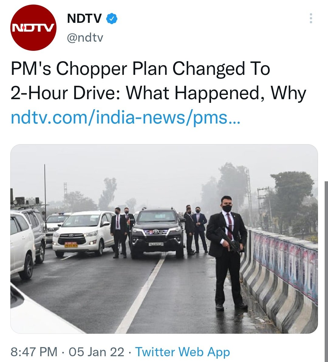 choga_don's tweet photo. Just a rNDTV journalism thing 🤡

Iphone Camera              High Security
Flash on RaGa               Lapse of PM https://t.co/aRMGee7MyG