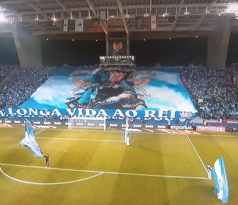 Longa vida ao rei 👑 🙌#FCPorto <a href="/superdragoes86/">Super Dragões</a> <a href="/FCPorto/">FC Porto</a> #ultrasporto <a href="/UltrasWorldOf/">Ultras World</a>