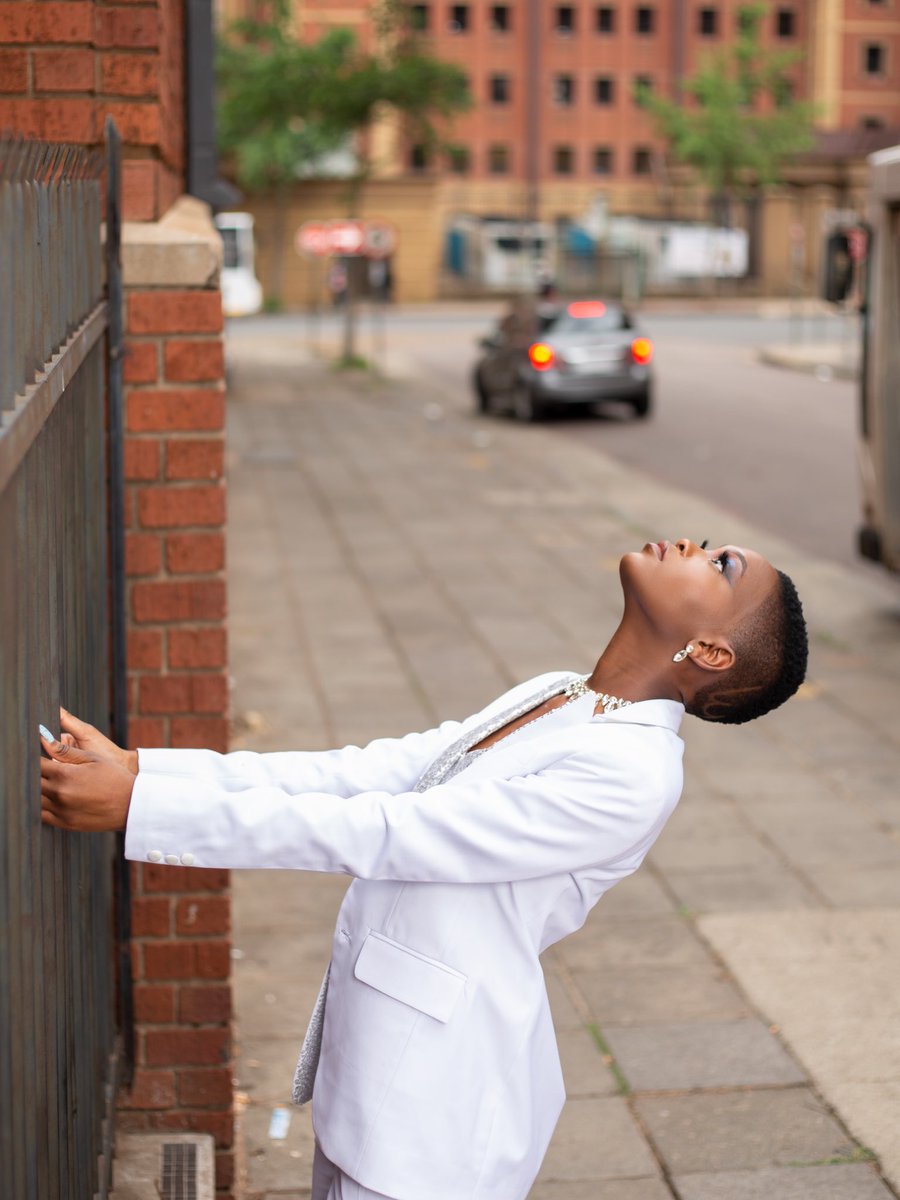 snegraphs's tweet photo. An outdoor photoshoot session I had with @M.Lesego (she did her own makeup) https://t.co/pv2kMeY19S