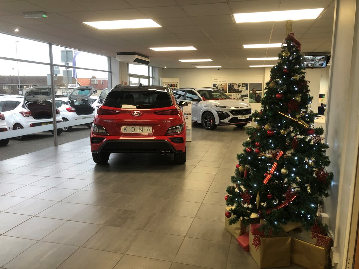 cobbelectrical's tweet photo. Happy new year!

One of our latest jobs had the team upgrading this car showroom's lighting to LEDs 🚗 ⚡

#electrician #brighton #sussex https://t.co/kMPX1akLTN