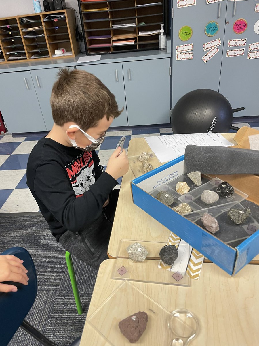 Geologist hard at work this afternoon! The traveling museums at <a href="/KellerISD/">Keller Schools</a> are amazing! The kids love them!!!!@LoneStarElem