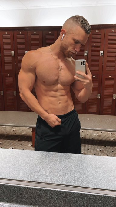 Back to that daily gym grind 💪🏼 https://t.co/Zqy7koRoyJ<a href="/tag/hot"class="tags"><span>#hot</span></a><a href="/tag/currentmood"class="tags"><span>#currentmood</span></a>