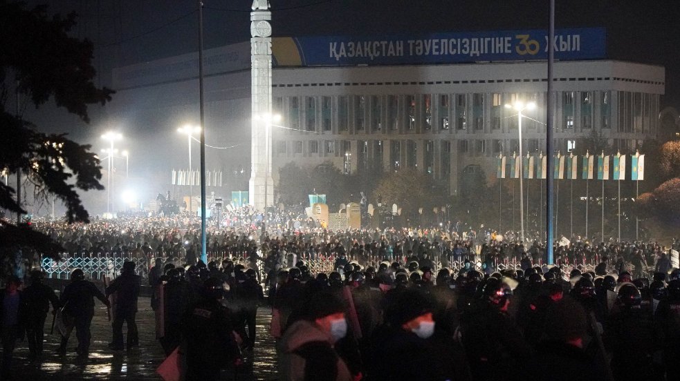 vatsal_trpathi's tweet image. The cost of fuel doubled overnight after the government lifted price caps on Jan. 1. Amid increasing protests, the president of Kazakhstan said the government would again cap the price for fuel.
#KazakhstanProtests #FuelLoot #fuelphp #fuel