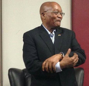 Vukani4711's tweet photo. @Mpumiln Awumtshele ukuthi awuna Supper uzoyindlulisela Kimi Lena🤭 https://t.co/x2fXqeG2Q9