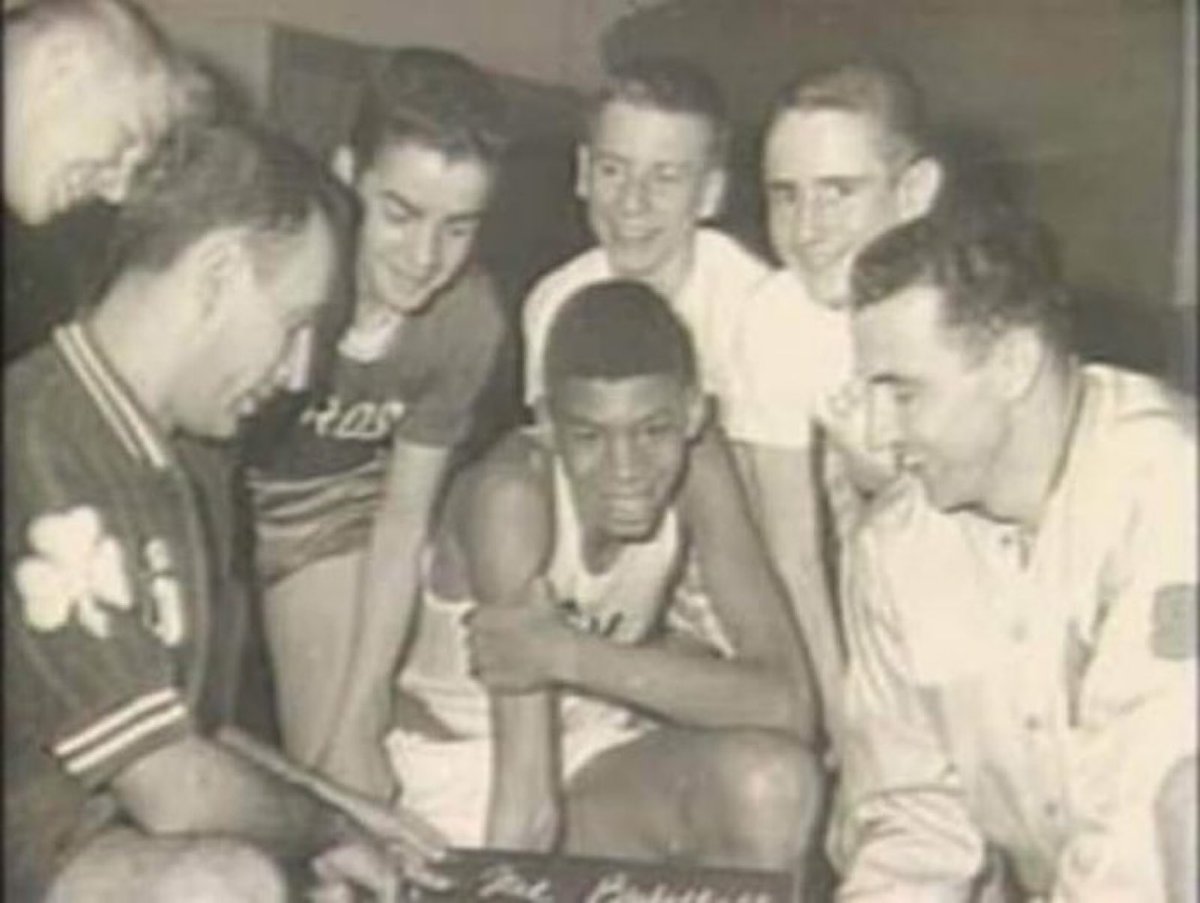 The little kid seen here with Bob Cousy: https://t.co/ObnHrcZ1MX https://t.co/k5wT8ax2Rs