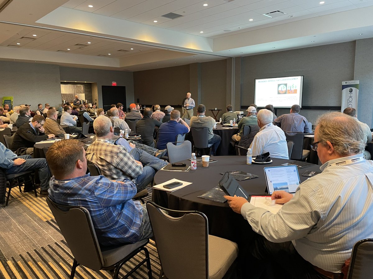 rob_mccoy's tweet photo. @HolganixAg David Stark addressing fertilizer efficiency @FARM_CON https://t.co/EPogOGh6AO