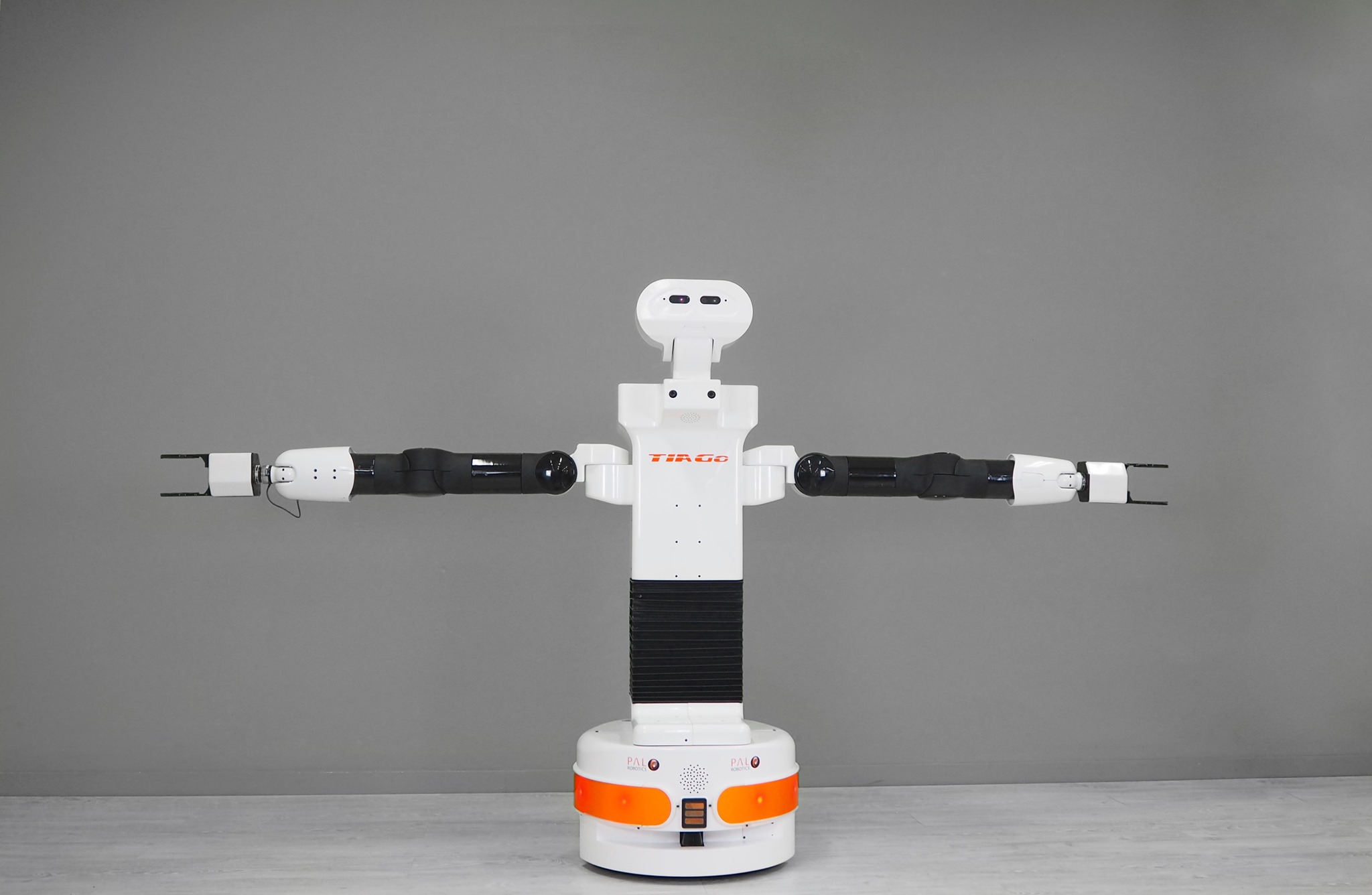 Соедини роботов с описаниями. Робот Роб. Робот комбайн. Робот комбайн напольный. Робот для Роба бокса.