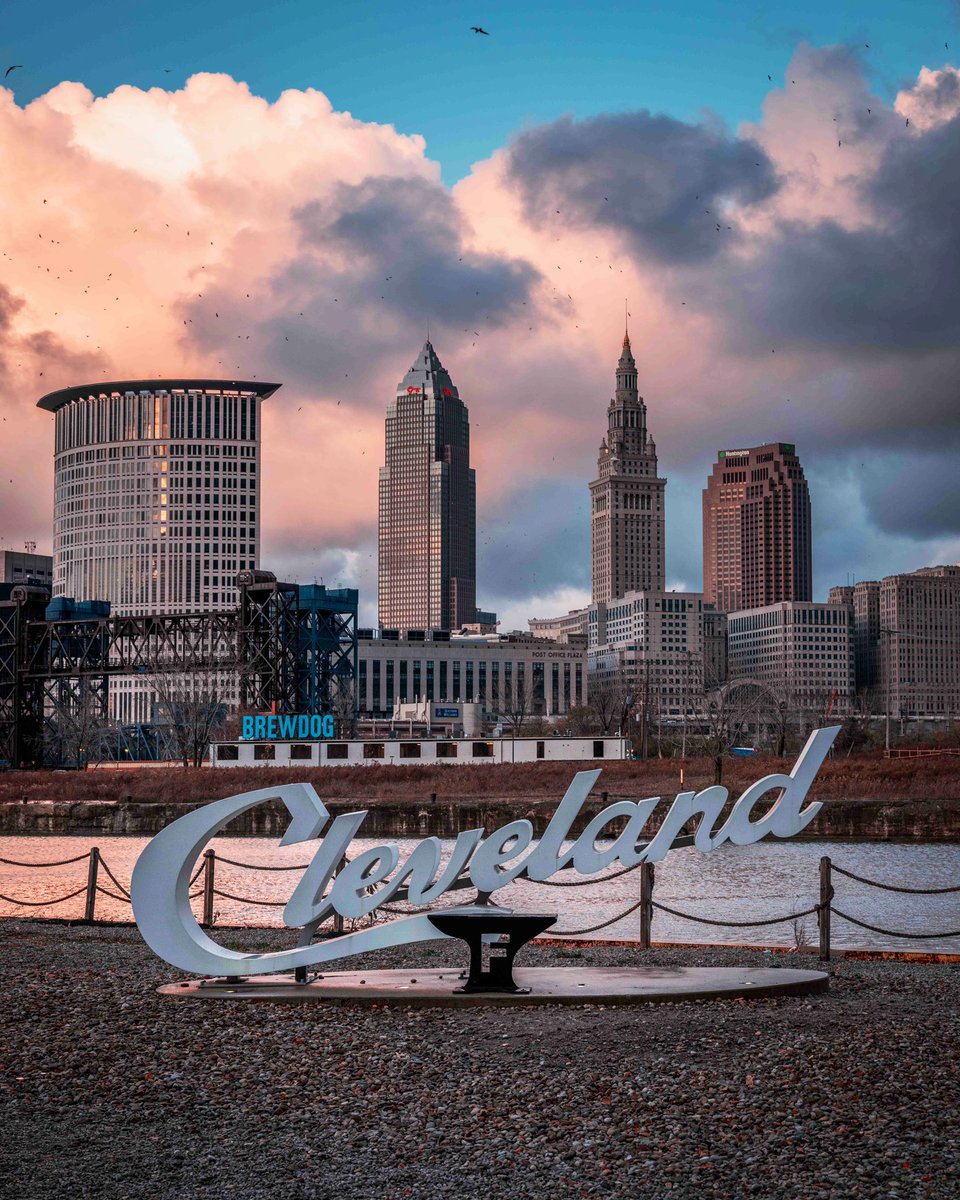 GabeWasylko's tweet photo. Wednesday Clouds in Cleveland, OH https://t.co/dQjj9BliYI
