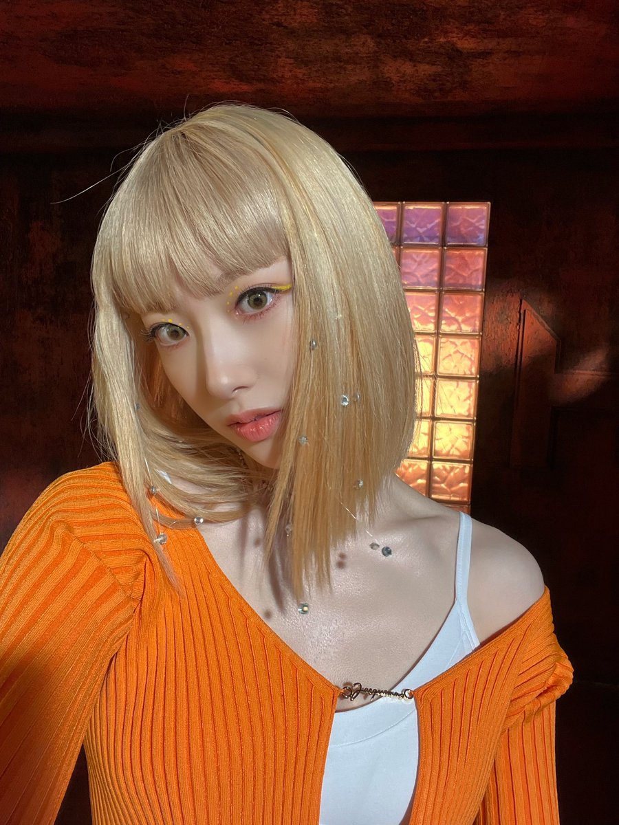 H1KEY_official's tweet photo. 여러분~! 기다리던 1월 5일! 하이키와 Athletic girl 이 세상에 공개 되었습니다😍🥳🎉 뮤직비디오도 너무 너무 이쁘고 음원사이트에서 저희
앨범 커버 사진을 보니까 조금 실감이 나는 것 같아요…:) 

#H1KEY #하이키 #ATHLETIC_GIRL
#RIINA #리이나 #GORUN https://t.co/XwISyQUECl