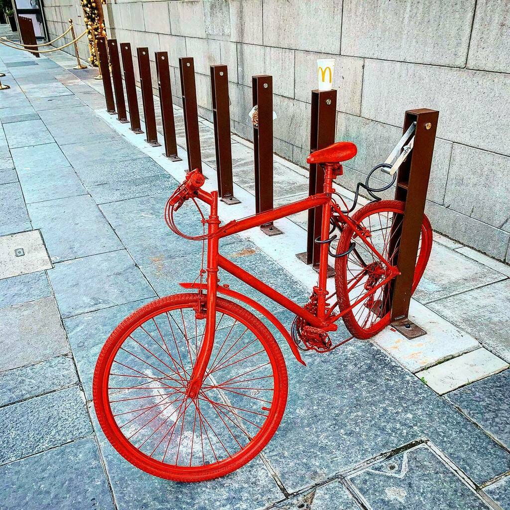 malumpfy's tweet photo. If that was my bike, I’d be seeing red, too.
Hope Street, off Princes Street, Edinburgh on New Year’s Day.
#seeingred #red #bicycle #butisitart #streetart #wonkywheel #redpaint #bikerack #bike #bicyclerack #hopestreet #newtown #princesstreet #edinbur… https://t.co/i6N7dac7FB https://t.co/EaG7IZCY6T