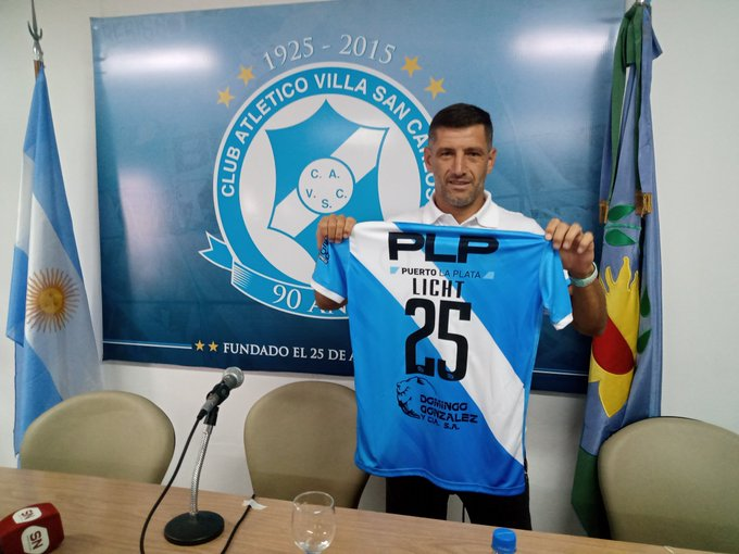 221radio's tweet photo. #221AlSol #CAVSC | Fue presentado el nuevo refuerzo de @CAVSCoficial 👇
🗣 Lucas Licht: "Tengo ganas de seguir jugando. Espero brindarlo lo mejor al club de mi ciudad, que me abrió las puertas"
📻 FM 103.1
🌐https://t.co/zWlfhJOCe5
📱App: 221 Radio https://t.co/NtPtjWvfjp