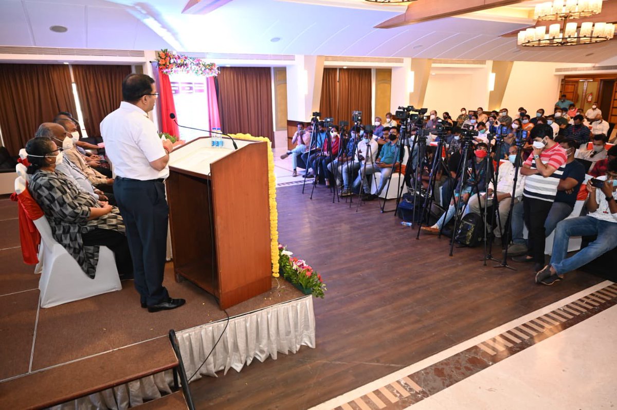 visrane's tweet photo. Happy to have inaugurated these state-of-art projects today. During my address, stressed the need for good quality medical infrastructure &amp; how we are constantly aiming for the same.

Goa Dental College will be completed by 26th January catering to modernised dental care. https://t.co/Ldcwn52T6G
