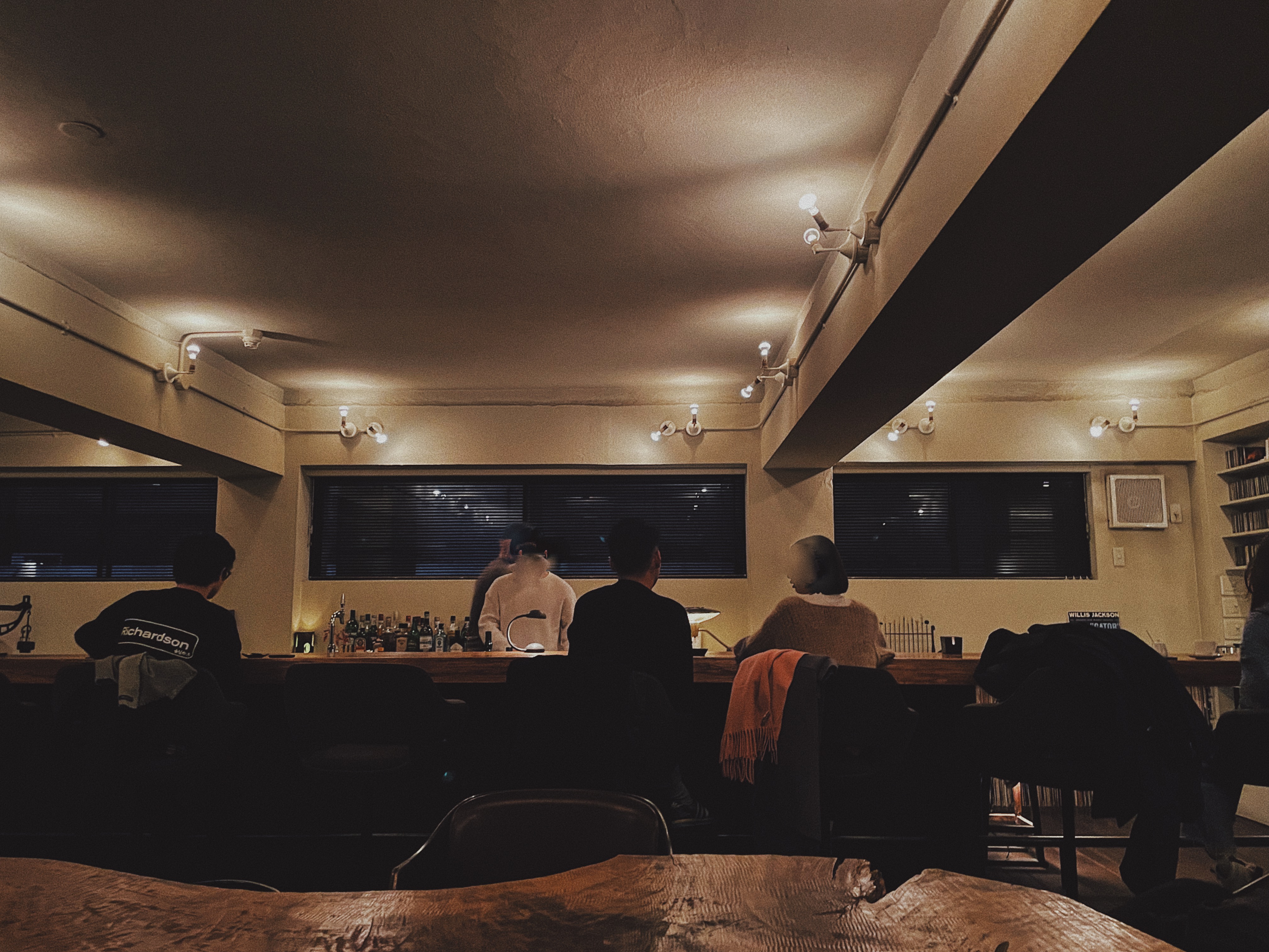 تويتر 奈雲政人 Masato Nagumo على تويتر 京都市役所前のbar Oilは大人のファミリーレストラン バーとは思えない広さ うっとりする音響 徹底され少し変態味を感じる照明 壁へ向かって全て向いている たちによって ここにしかない独特の色気を漂わせている 大