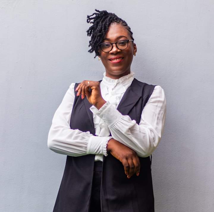 Hellooooo cher réseau,
C'est la (ma)reprise !
Je te souhaite une excellente et inspirante année 2022.
Mon souhait pour toi, c’est que cette année enfante promotion, élévation et réalisation de projets ! 
Pour 2022, de belles choses s'annoncent...