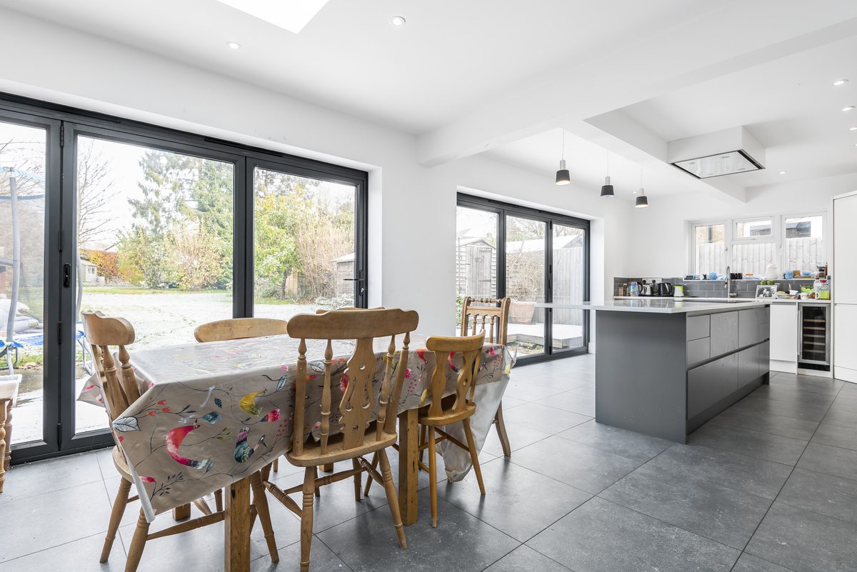 KLestateagents's tweet photo. £850,000, Liphook 🏠
4 Bedroom, 2 Bathroom, recently renovated chalet style property which offers outstanding open plan family living, in an immaculate condition throughout.

Click here to find out more: https://t.co/zjxuLVflyT
#propertyforsale #HAMPSHIRE https://t.co/iw3MDztcdI