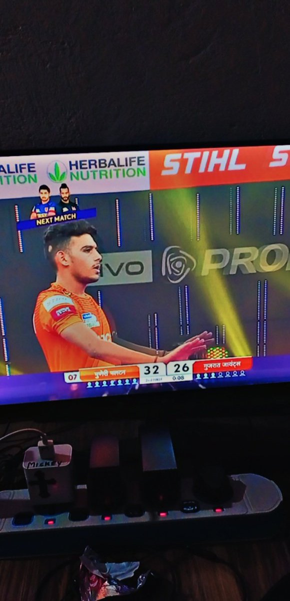 HarshSh67702609's tweet photo. Congratulations @PuneriPaltan for second win 
@GujaratGiants no worries will win soon
Mohit goyat amazing super 10 
@ProKabaddi #vivoProKabaddi #Pune https://t.co/Uh3PQgKyJj