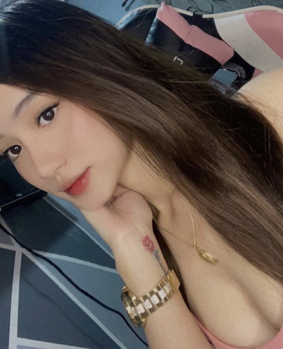 bunda_nela's tweet photo. Malam malam gini enak nya ditemanin 😘 https://t.co/NRgkDoOVim