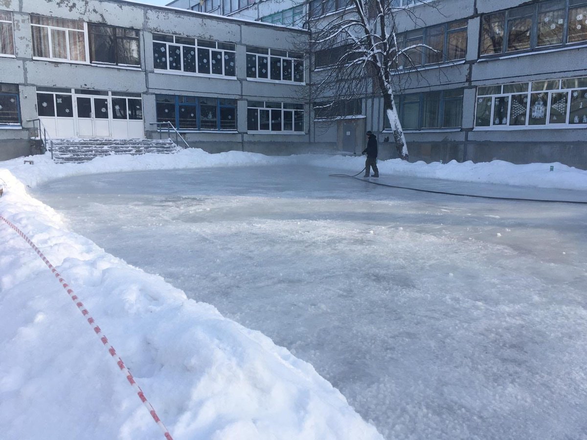 В связи с резкими перепадами температур выход на лёд опасен! Посещайте бесплатные  организованные катки в скверах, парках и на территории образовательных учреждений! Счастливого рождества!!!
