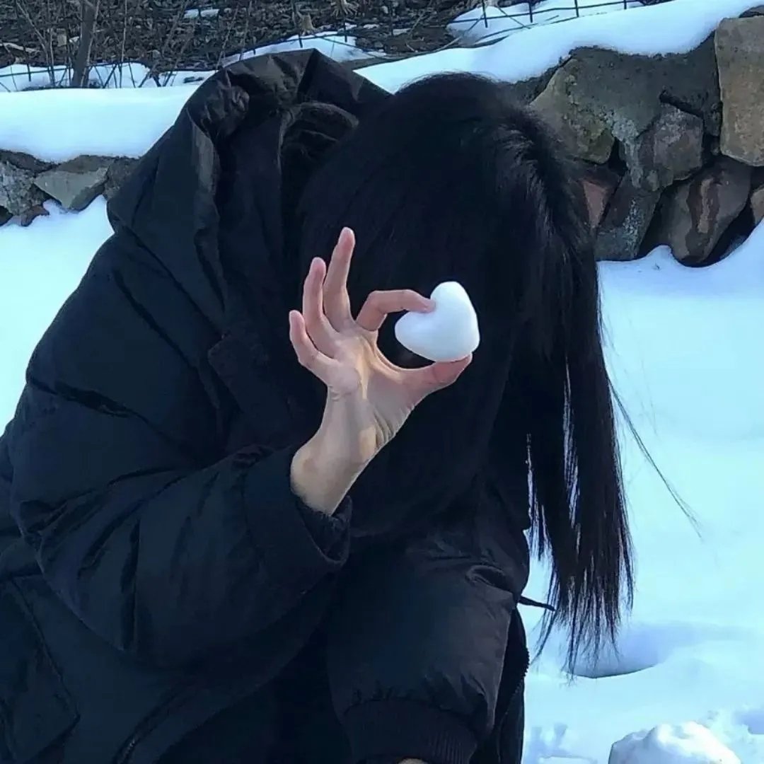 emmmmbiu's tweet photo. 突然感觉 我好��未来的打算 都是关于生命的结尾 
比如 
如果中途不出意外 会在多少岁结束生命
希望我以后的宠物能一直陪着我走完
希望我的器官能够得到延续 
希望是海葬 https://t.co/xQtqghfXwW