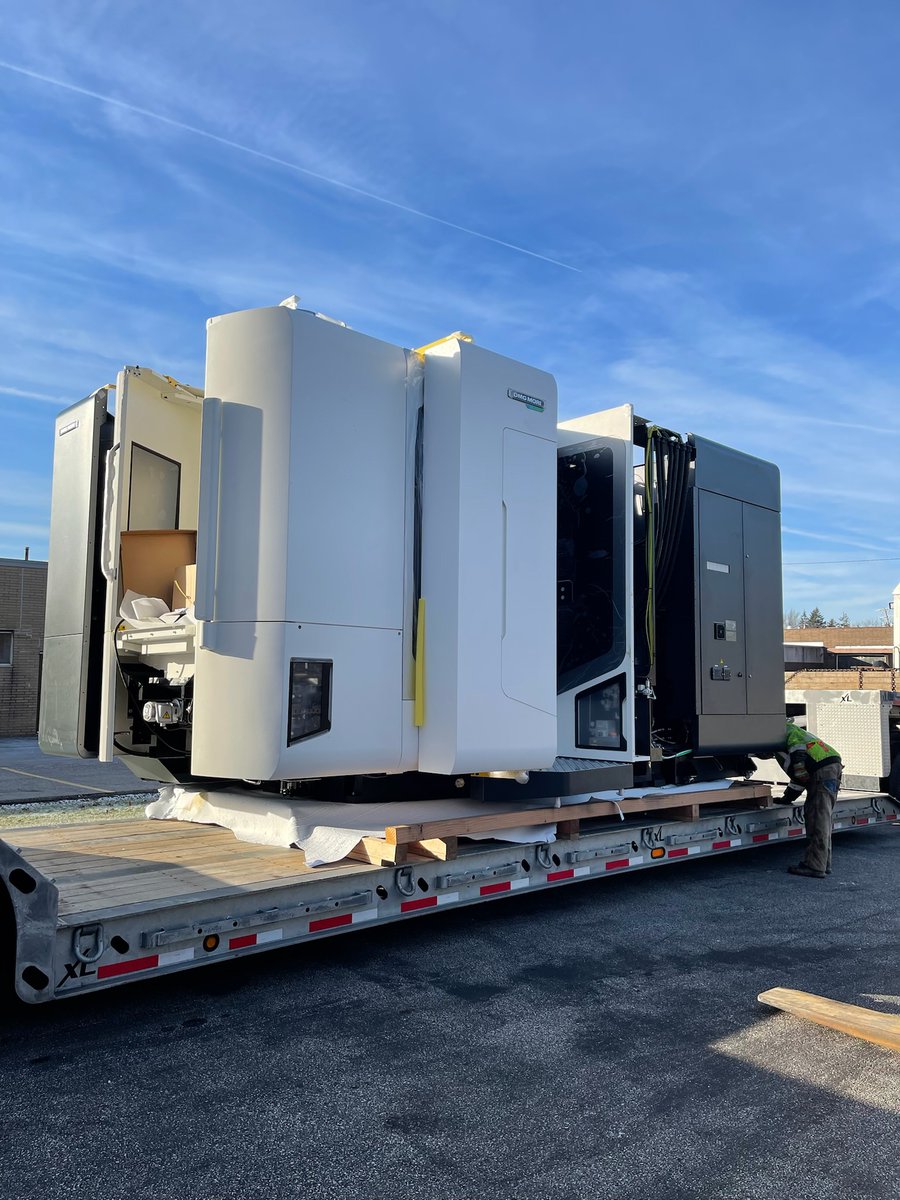 formtekgroup's tweet image. It&apos;s an exciting and busy day for the Formtek shop as a new piece of machinery arrived and the staff and drivers work to get it inside the building. A new DMG Mori Horizontal Machining Center has been purchased and will be used for machining roll stands. #FormtekGroup