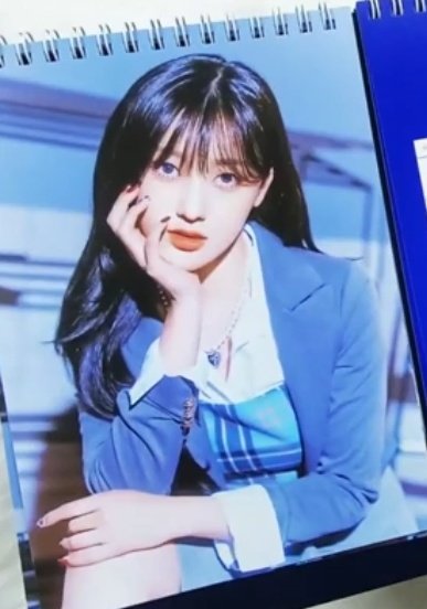 choerry from loona's season greetings 2022!! (calendar)